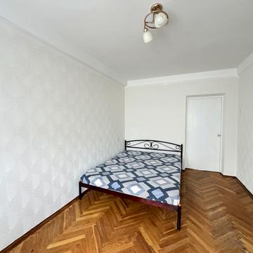 Кловський узвіз, 24