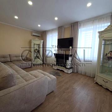Уласа Самчука вул. (Столєтова), 32