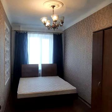 Естонська вул., 5