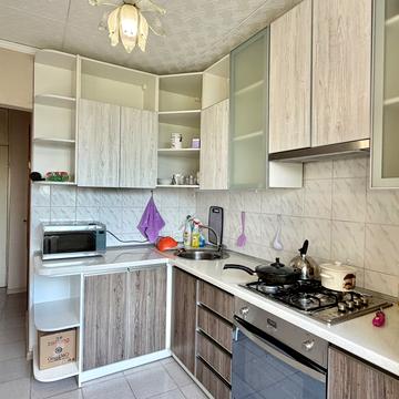 Товариська вул., 70