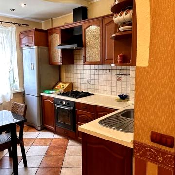 Оболонський просп., 36