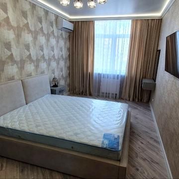Анни Ахматової вул., 22