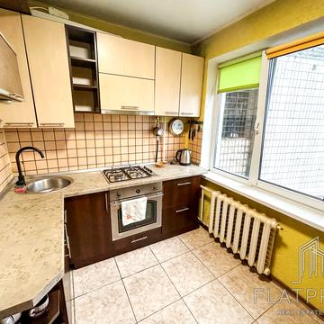Академіка Булаховського вул., 30-Б