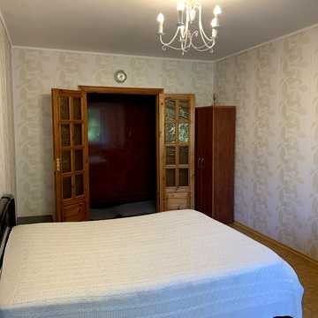 Академіка Корольова вул., 22