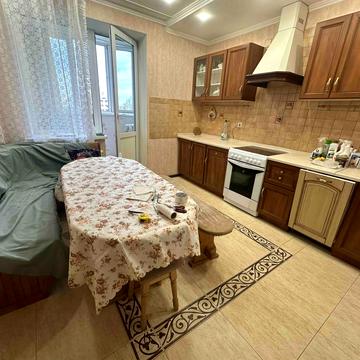 Анни Ахматової вул., 35