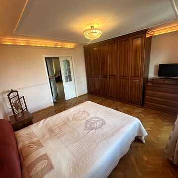 Феодосійська вул., 4