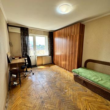 Деміївська вул., 37