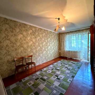 Космонавтів вул., 33