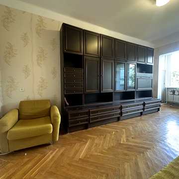 Академіка Булаховського вул., 28-Б