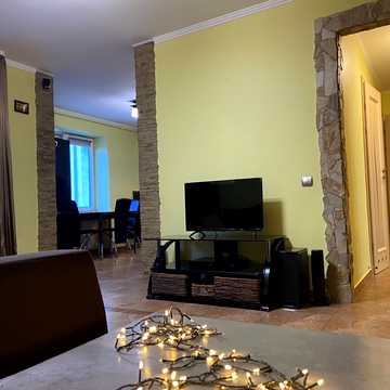 Угорська вул., 19