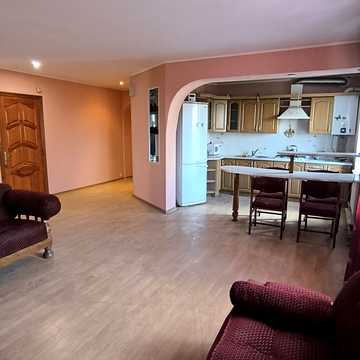Острівська вул., 4