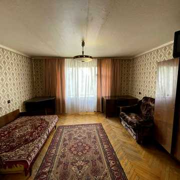 Малокитаївська вул., 3