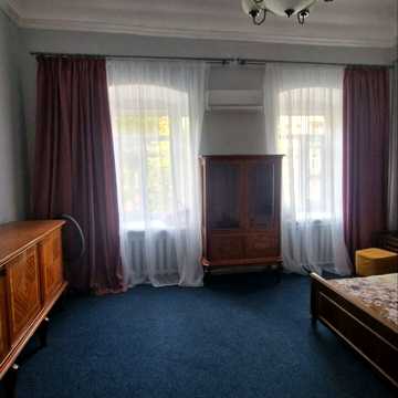 Базарна вул., 38