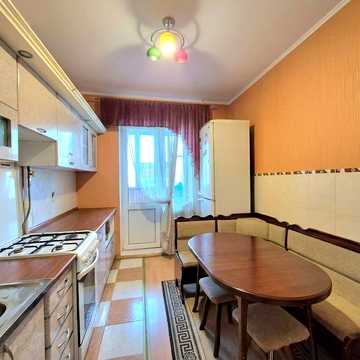 Андрія Мельника вул., 12