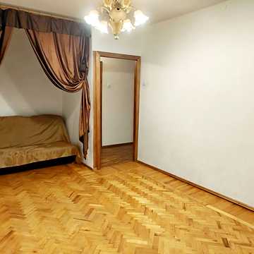 Космонавтів просп., 6