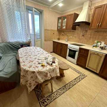 Анни Ахматової вул., 35