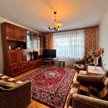 Володимира Івасюка вул., 2