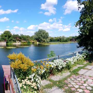 9-та Лугова вул., 8