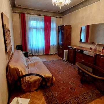 Малоджанкойська вул., 8