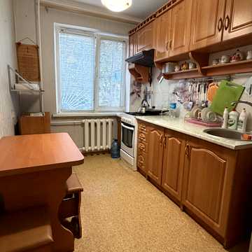 Космонавтів вул., 49/1