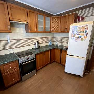 Криворізька вул., 35