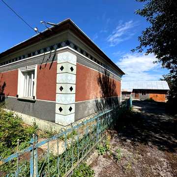 Молодіжна вул., 7