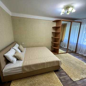 Романа Ратушного вул. (Волгоградська), 21