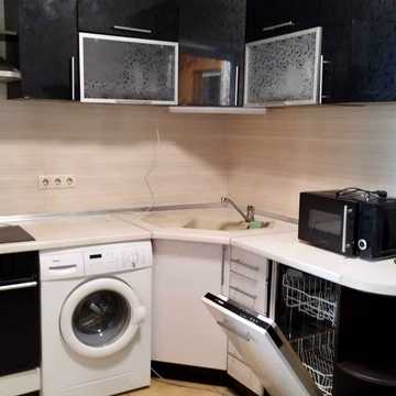 Анни Ахматової вул., 4