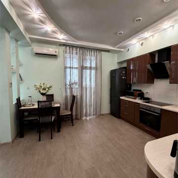 Академіка Корольова вул., 5/4