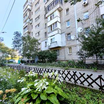 Семафорна вул., 13