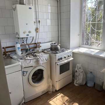 8-ма Поперечна вул., 1