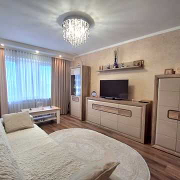 Довженка вул., 1