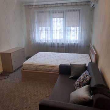 Європейського Союзу просп. (Правди), 74