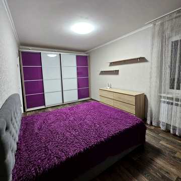 Академіка Корольова вул., 72