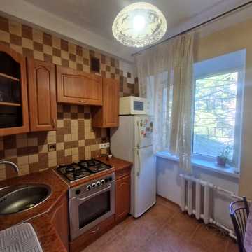 Олексія Вадатурського вул. (Маршала Малиновського), 1