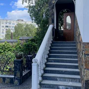 Миколи Зерова вул., 1