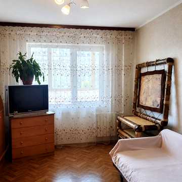 Академіка Заболотного вул., 76