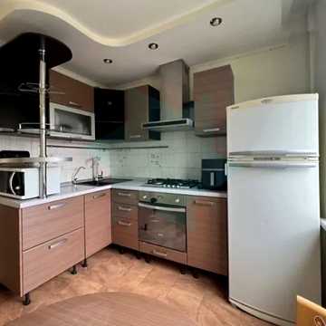 Героїв просп., 4