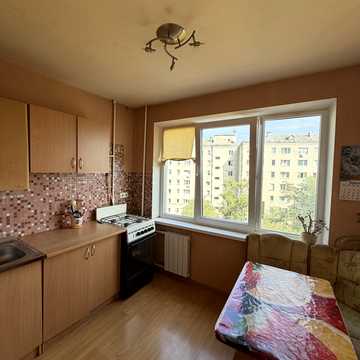 Бакинська вул., 37