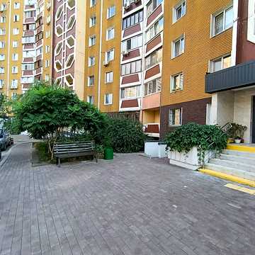 Анни Ахматової вул., 43