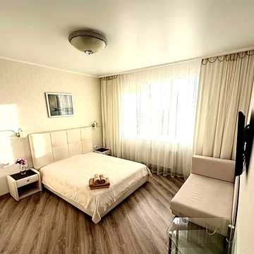 Середньофонтанська вул., 35