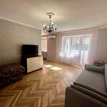 Почайнинська вул., 52