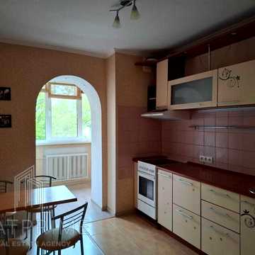 Василя Верховинця вул., 10