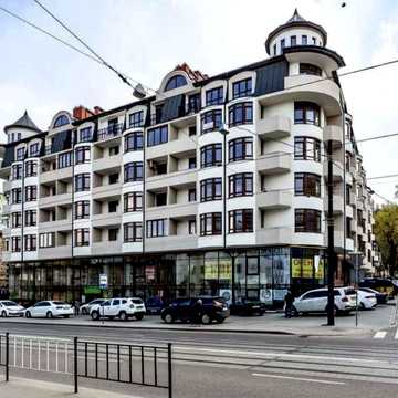 Богдана Хмельницького вул., 76