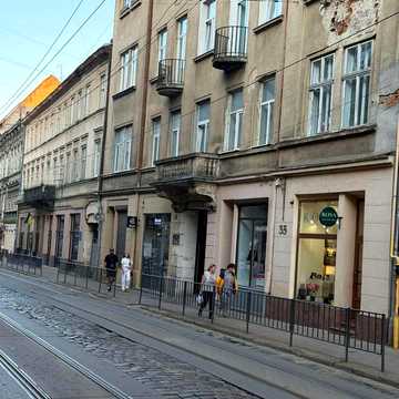 Гетьмана Петра Дорошенка вул. (Жовтнева), 35