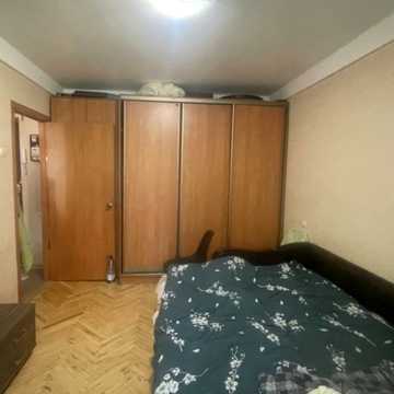 Златопільська вул., 4