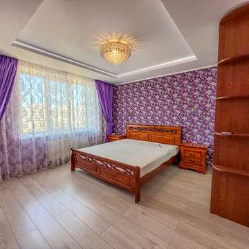 Валерія Лобановського вул., 18