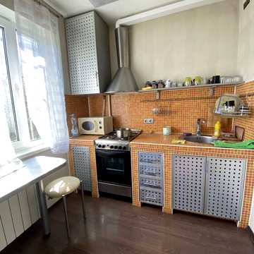 Прирічна вул., 5