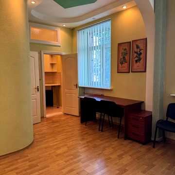 Оболонська вул., 39