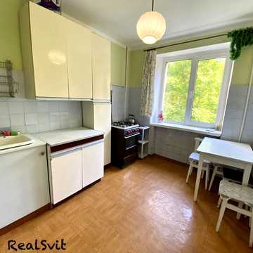 Феодосійська вул., 4